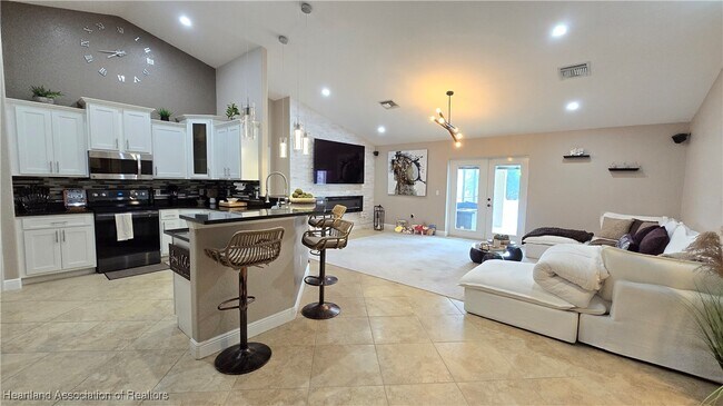 Building Photo - 268 Grosbeak Ave