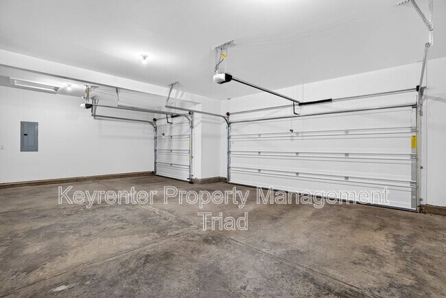 Building Photo - 3012 Highlander Pt