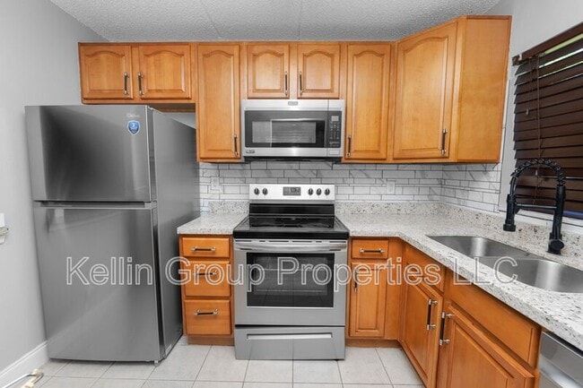 Building Photo - 2862 Somerset Park Dr