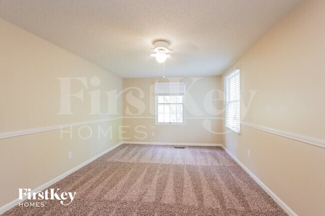 Building Photo - 7225 Rollingridge Dr