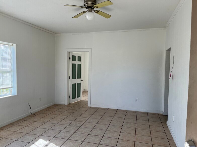 Building Photo - 226 S Lamont St