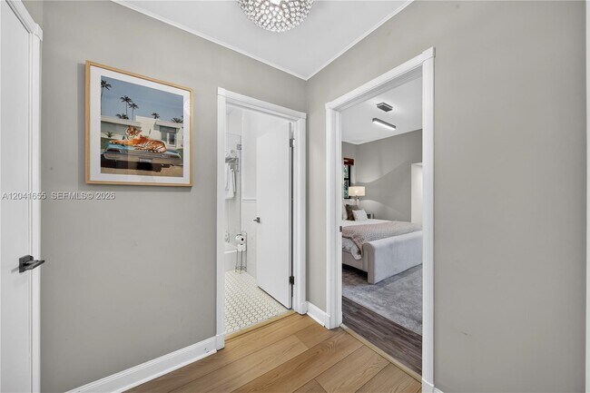 Building Photo - 460 W Dilido Dr