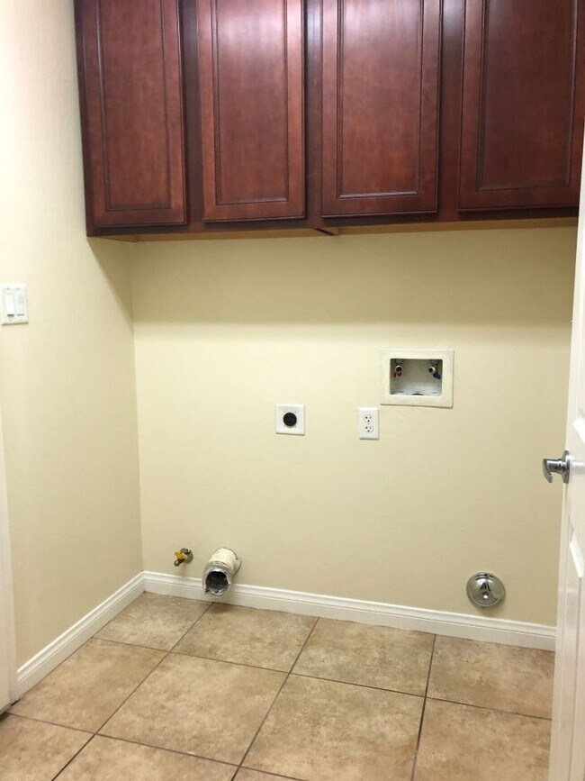 Building Photo - 13003 Lake Pueblo Way