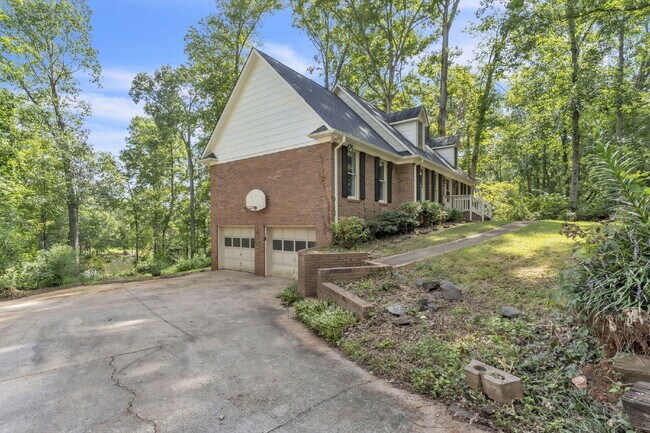 Building Photo - Spacious 4BR, 4BA Home with Lake Views in Belle Terre Acres $2,225/mo rent***