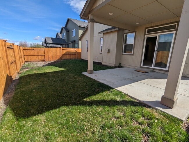 Building Photo - 3667 SW Pumice Stone Ave