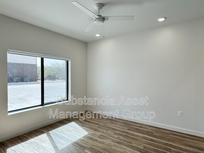 Building Photo - 1641 Midtown Pl