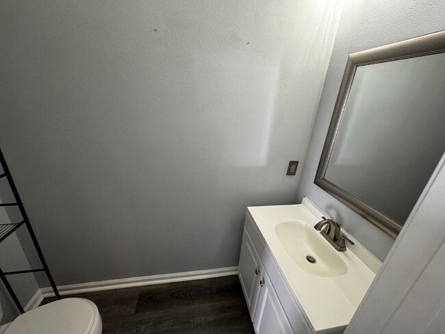 Building Photo - Townhouse for Rent