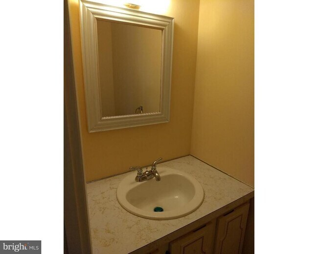 Building Photo - 743 Jackson St