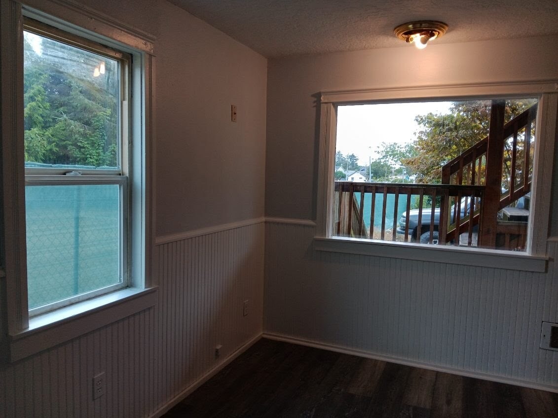 Building Photo - 430 S Holladay Dr