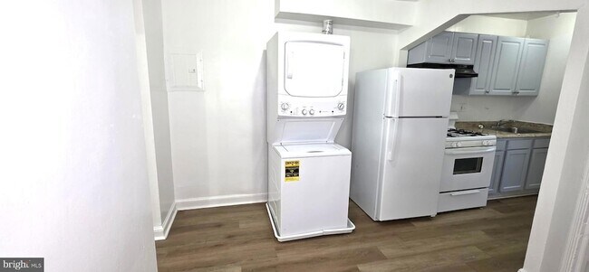 Building Photo - 3207 11th Pl SE