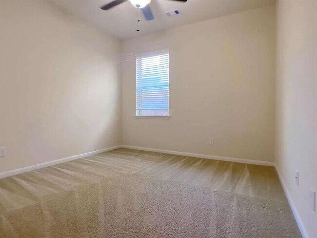 Building Photo - 27519 Gracefield Ln