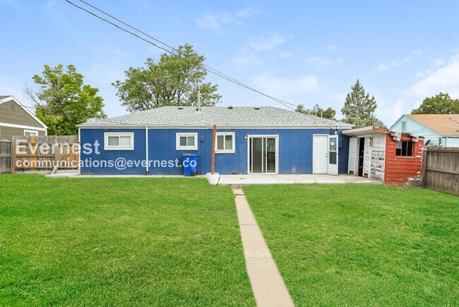 Building Photo - 3 Bed, 2 Bath Home with Fenced Yard / Available Soon!