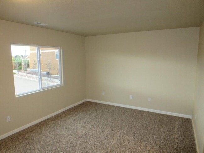 Building Photo - Available Now! 3 Bedroom 2.5 Bathroom Town...