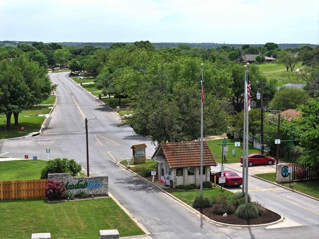 Building Photo - 120 Meadowlakes Dr
