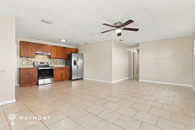 Building Photo - Comfortable 3-Bedroom Home in St. Petersburg