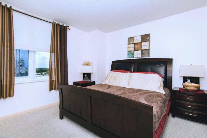 Building Photo - 511 SE 5 Ave