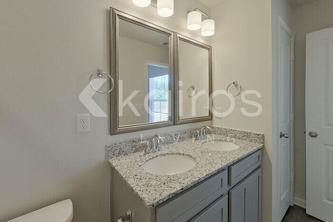 Building Photo - 2407 Banyan Cir