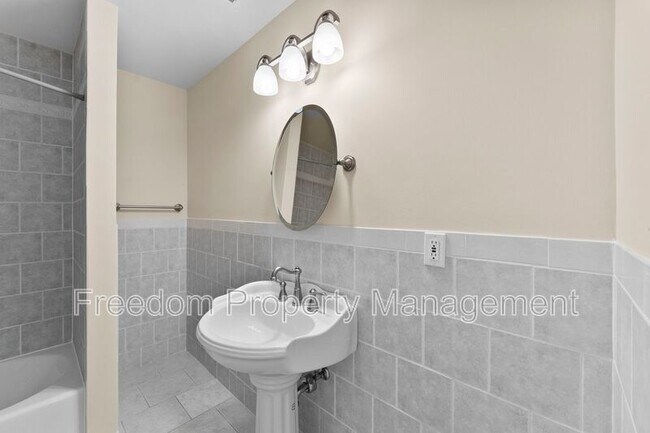 Building Photo - 9140 Worthington Dr