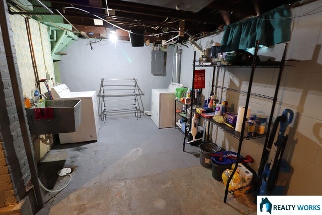 Building Photo - Furnished 2 Bed House | Utilities Included | 12-Month Lease