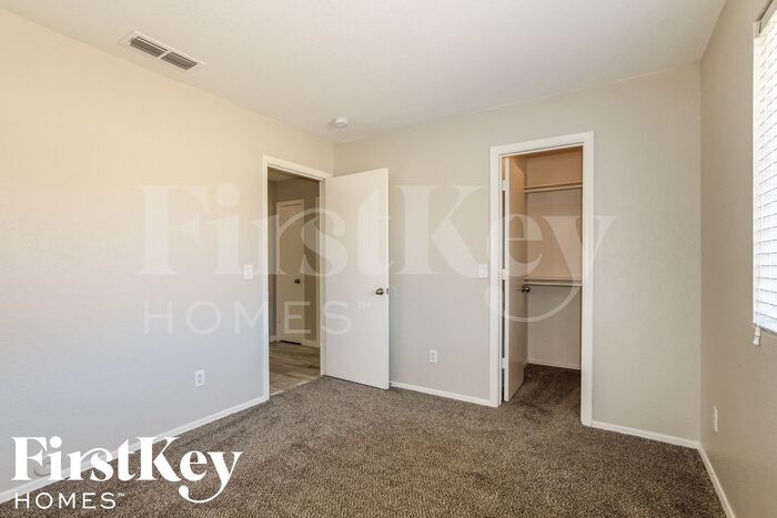 Building Photo - 8534 W Tuckey Ln