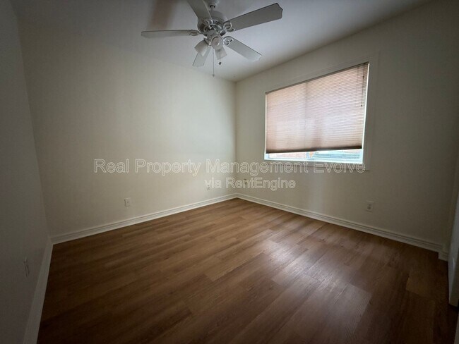 Building Photo - 16838 S 20th Pl