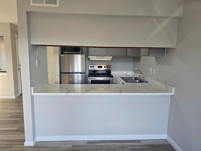 Building Photo - 308 Miracle Strip Pkwy SW