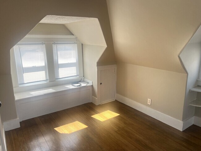 Building Photo - 147 Lake Ave