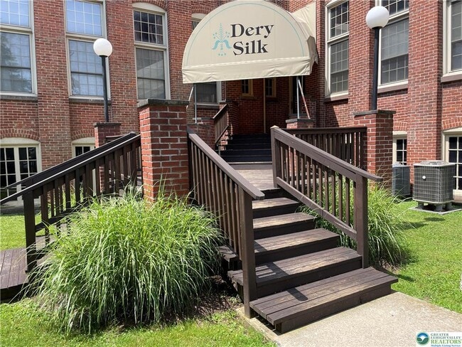 Primary Photo - 103 Race St