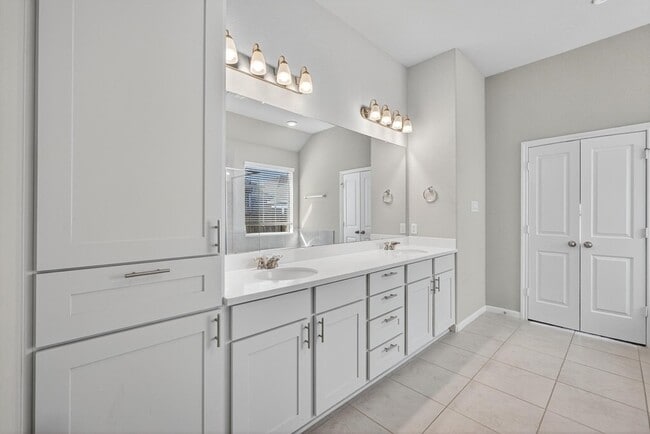 Building Photo - 31218 Pinebrook Falls Ln