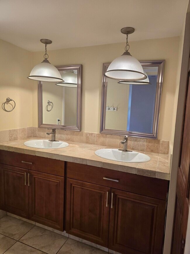 Building Photo - 12661 Westhampton Cir