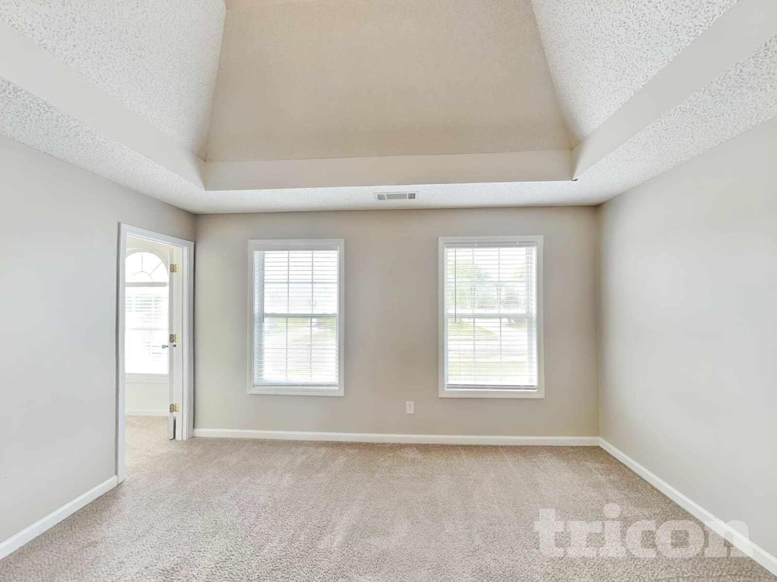 Building Photo - 1055 Maria Dr