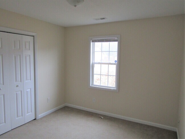 Building Photo - 205 Stag Ct