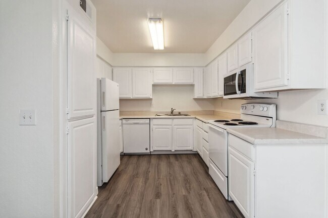 Building Photo - Updated 3 Bedroom Condo in Desert Shores V...