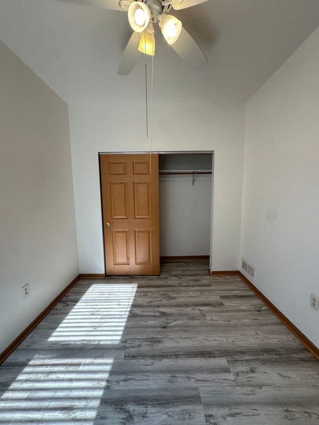 Building Photo - 302 E Hadley St