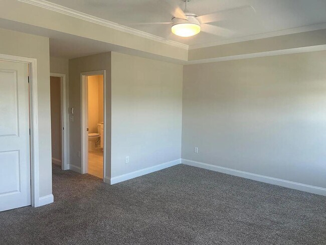 Building Photo - 1024 Gateway Commons Cir