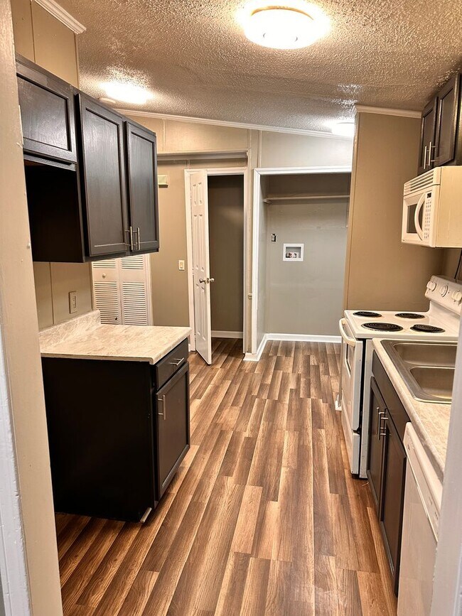 Building Photo - 3 BED 2 BATH IN FAYETTEVILLE NC