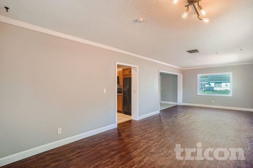 Building Photo - 3516 W McElroy Ave