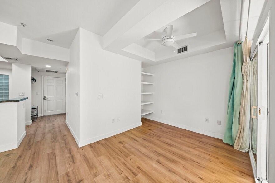 Building Photo - 2400 5Th Ave