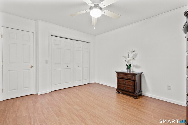 Building Photo - 125 Birchwood Dr