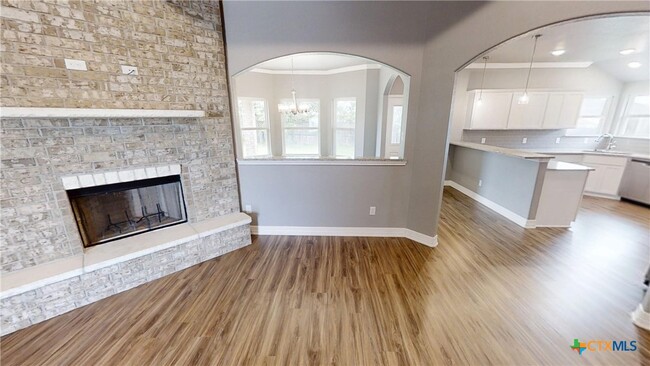 Building Photo - 809 Holliday Dr