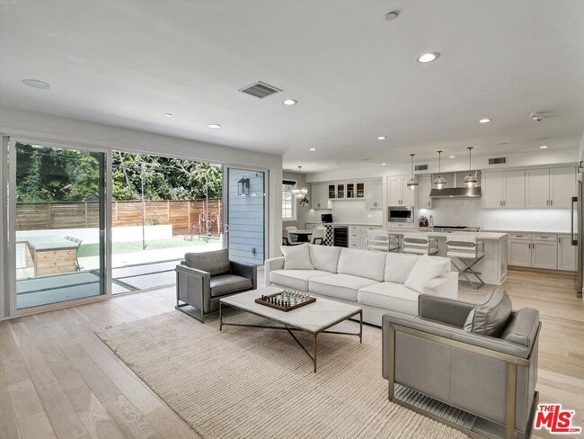 Building Photo - 10593 Kinnard Ave