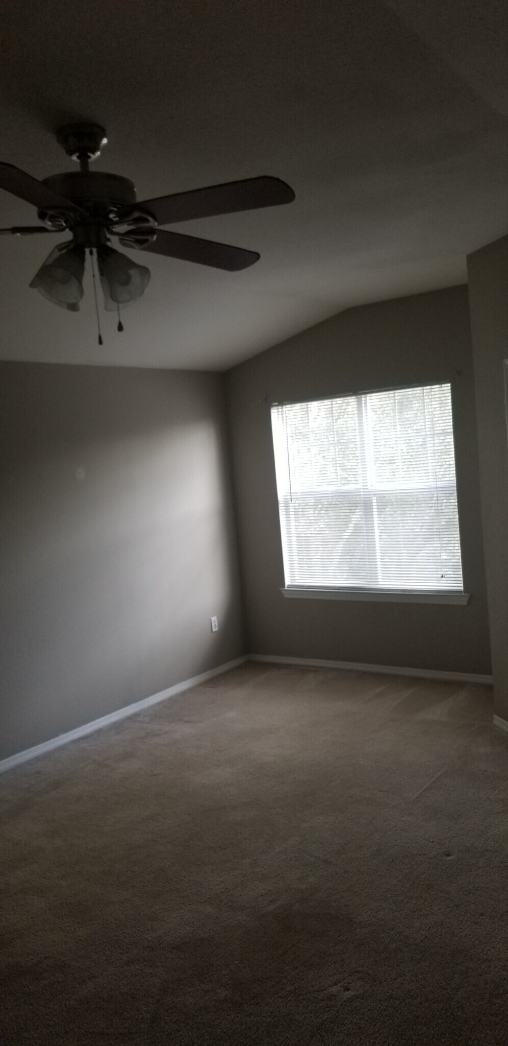 Building Photo - 404 Summit Ridge Pl