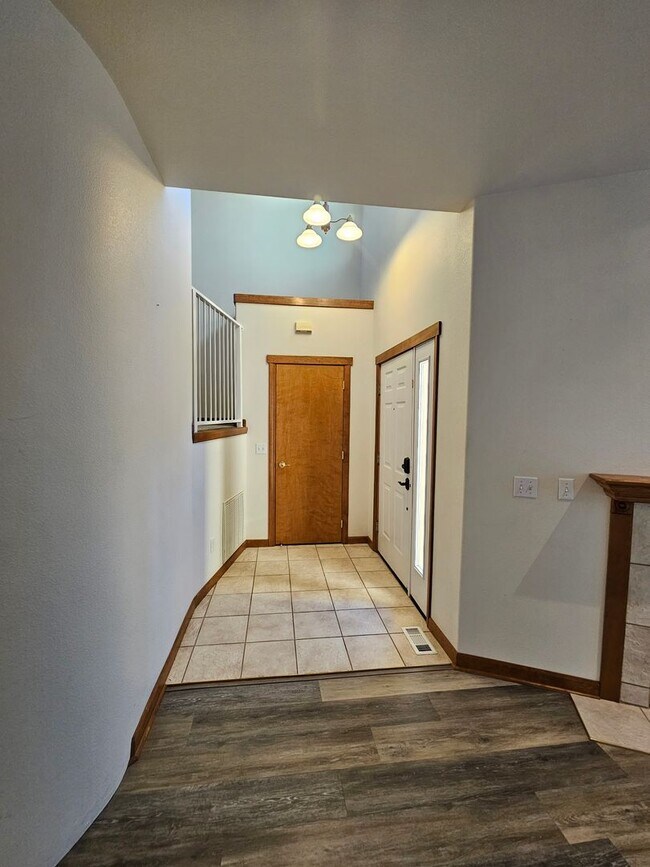 Building Photo - Lakefront Condo in Gated Community