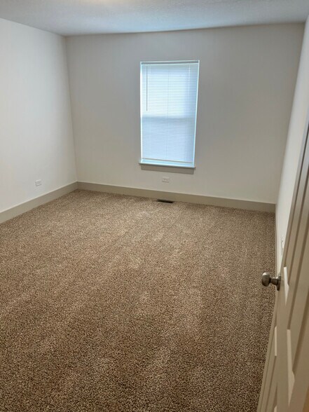 Building Photo - 430 Stewart Ct