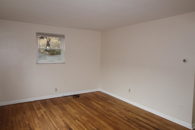 Building Photo - 3451 Evergreen Rd