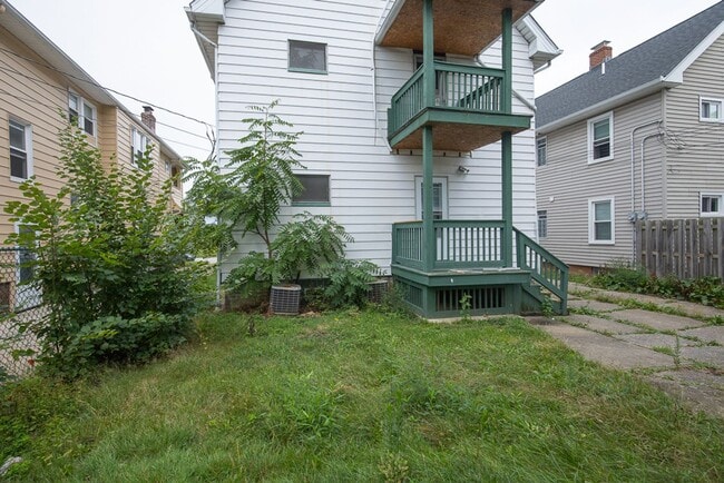 Building Photo - 2119 Lewis Dr