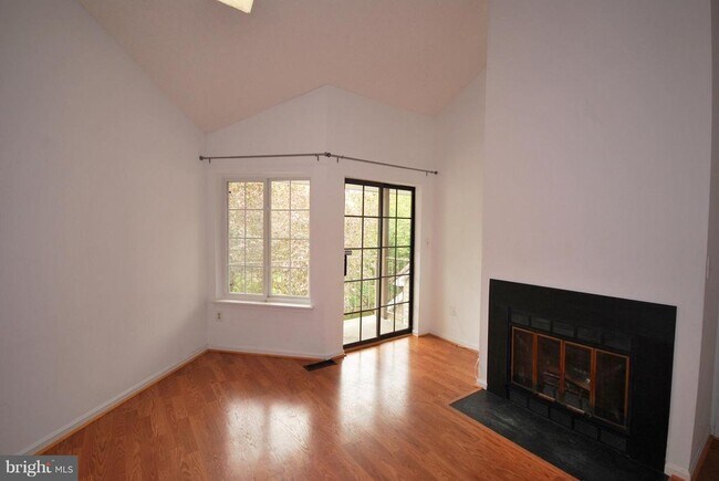 Building Photo - 10825 Amherst Ave