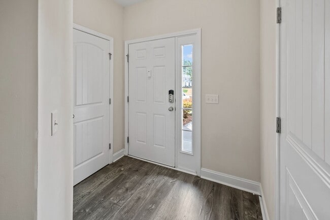 Building Photo - 147 Ainsdale Dr