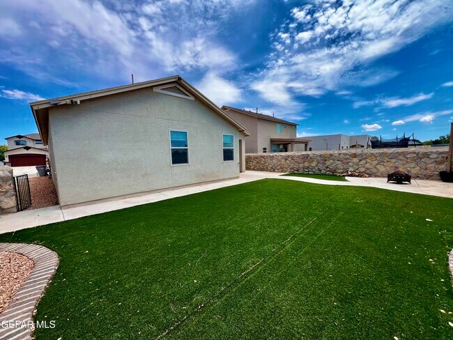 Building Photo - 14756 Boer Trail
