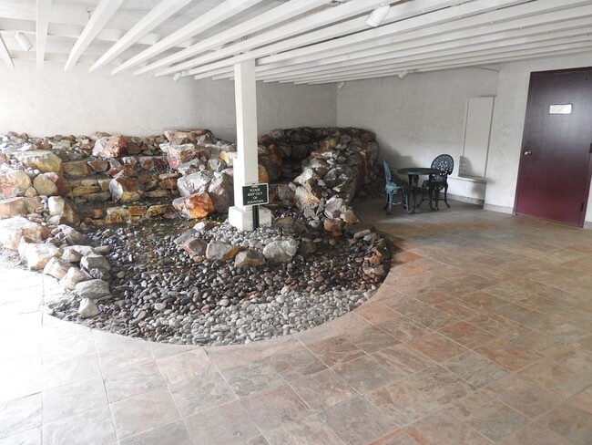 Building Photo - CENTRALLY LOCATED 1 BR CONDO